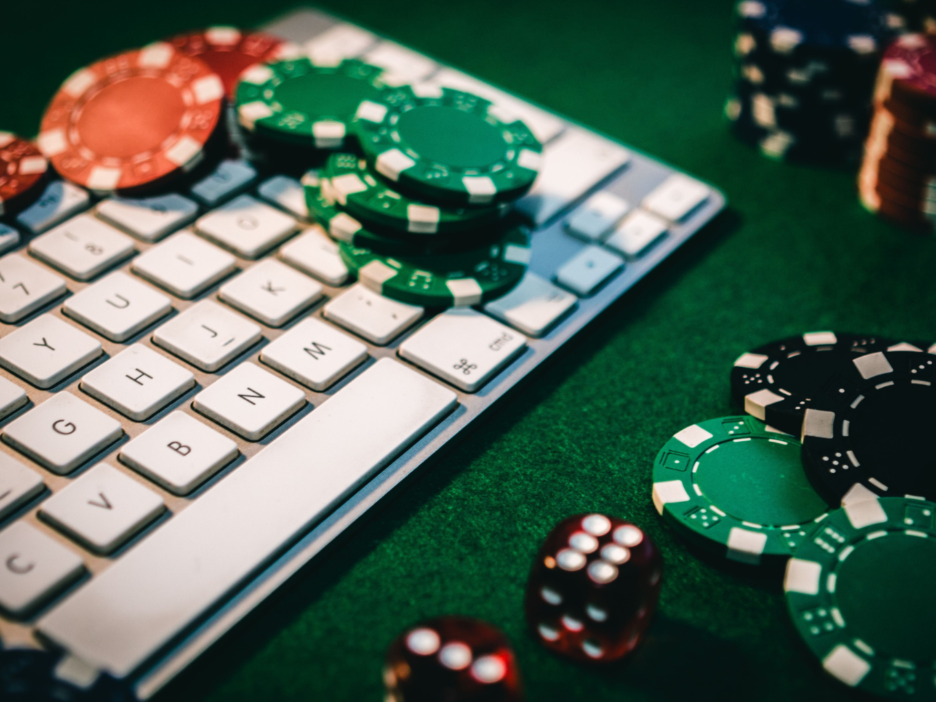 Pesona Poker Online: Meneliti Keberuntungan Digital Poker